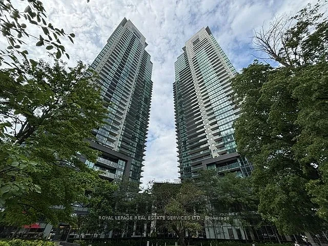 Gibson Square Condos — Photo 3