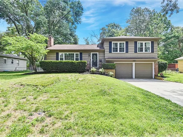 10331 Reeds Dr, Overland Park, KS 66207