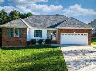 1787 Pipers Ridge Cir NW, Conover, NC 28613