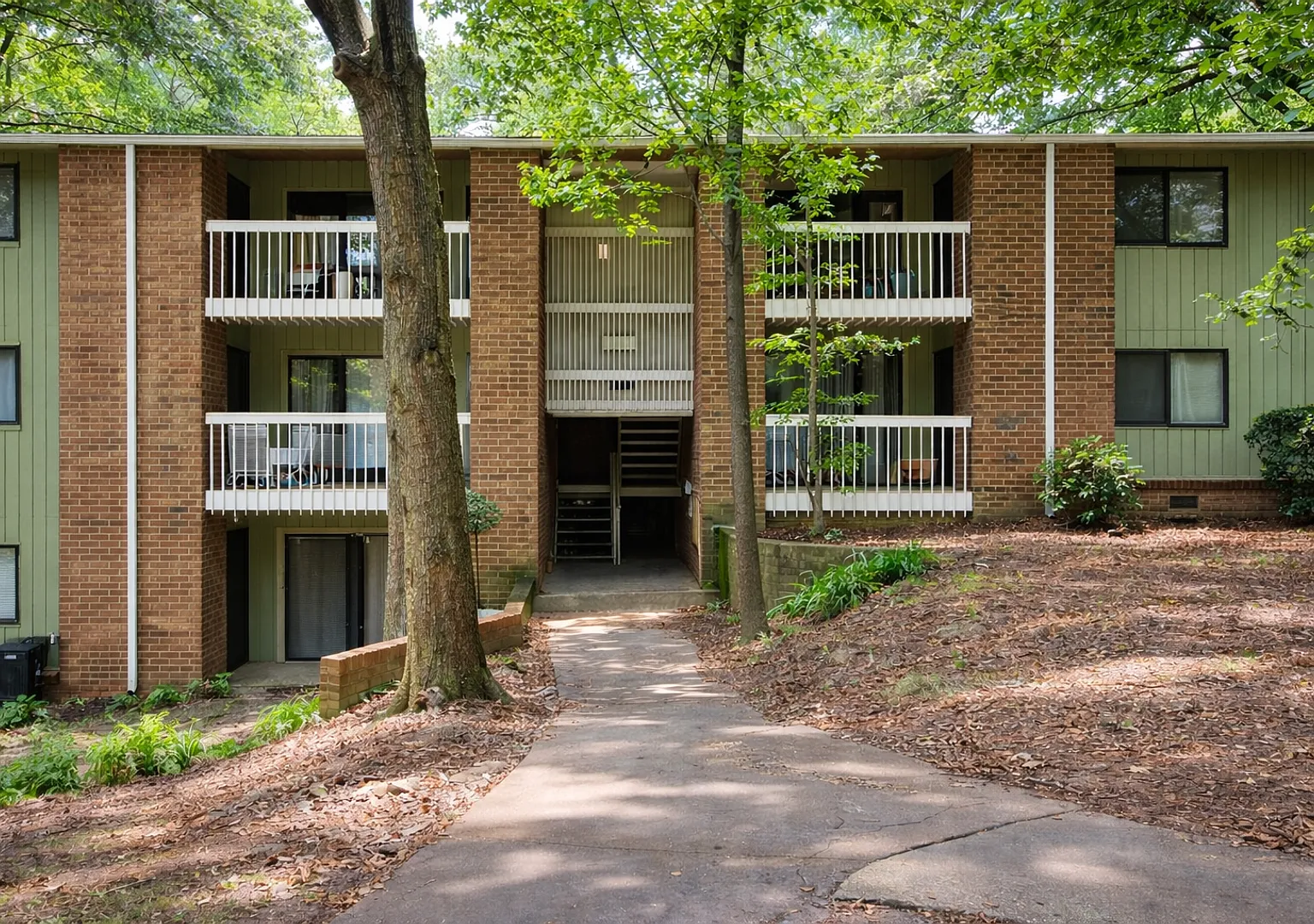 Three bedroom, 2 bath condo in Raleigh-$250 off first month! — Photo 1