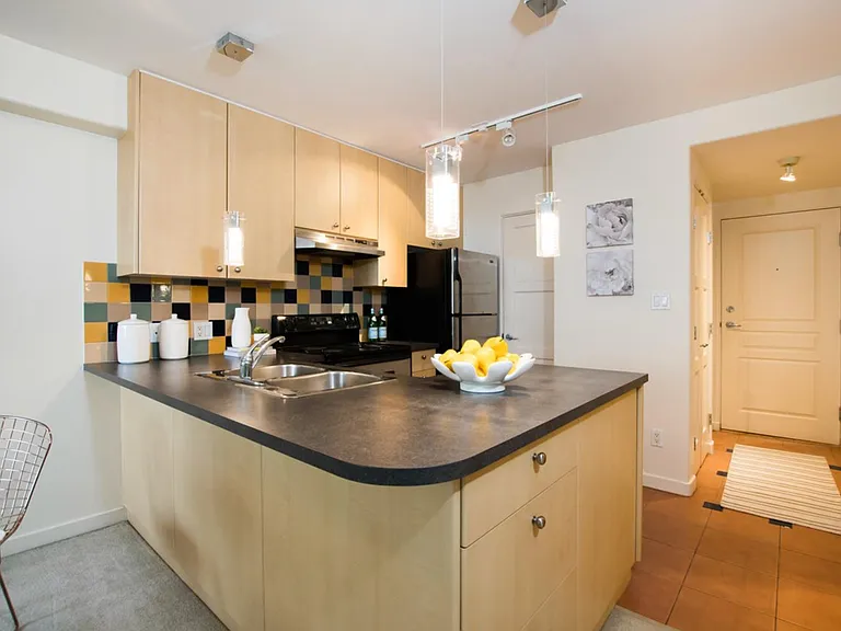 819 Hamilton St #403 — Photo 4