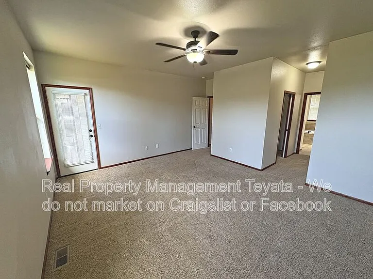 4884 Dory Ct — Photo 10