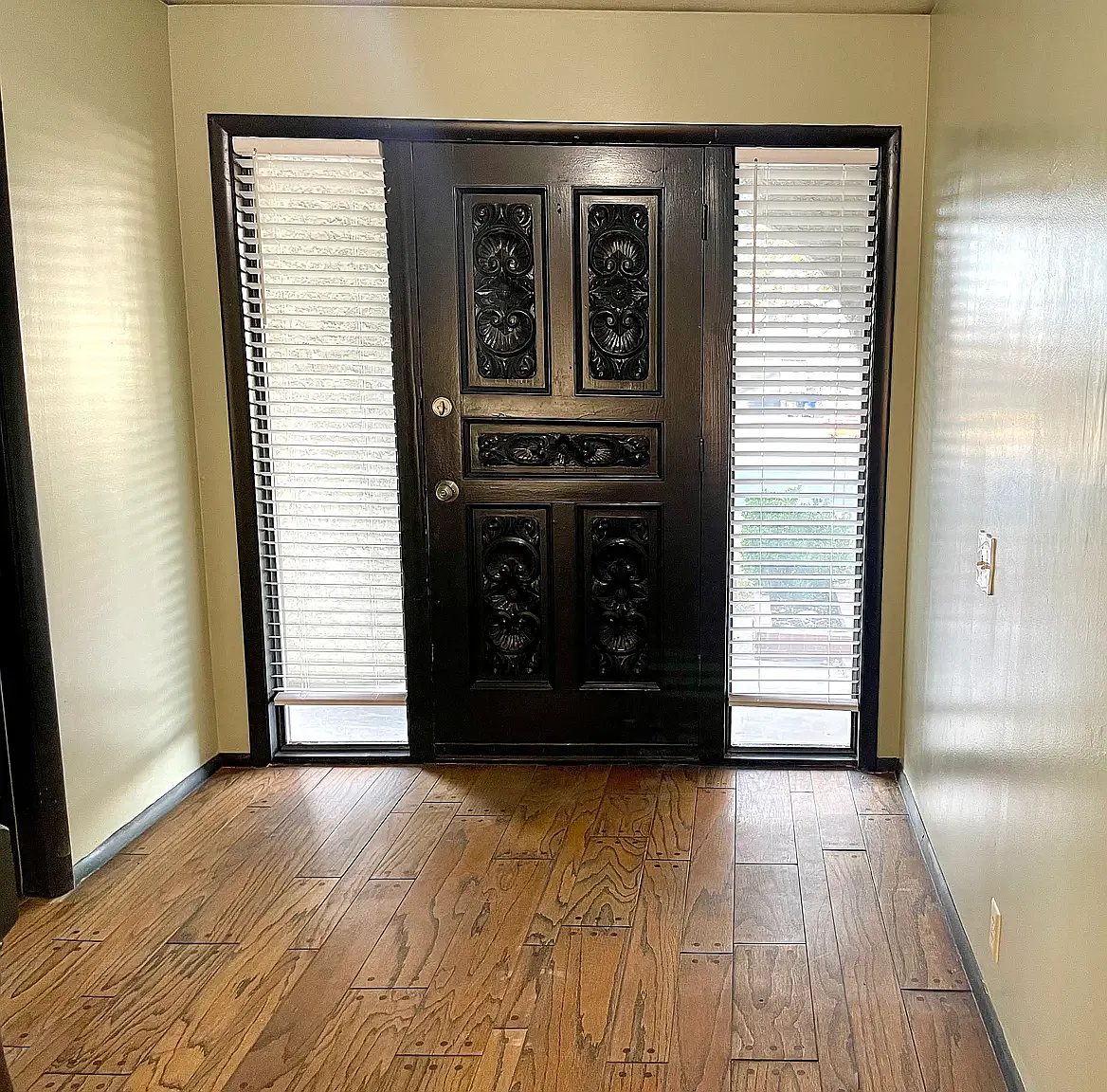 5 bed, 3000 sqft, $3,000 — Photo 3