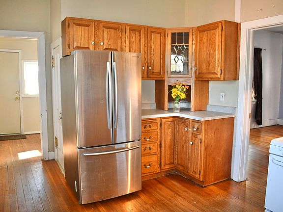 5th image of 928 Tascosa St