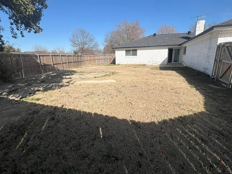 742 Royal Oaks Dr — Photo 12