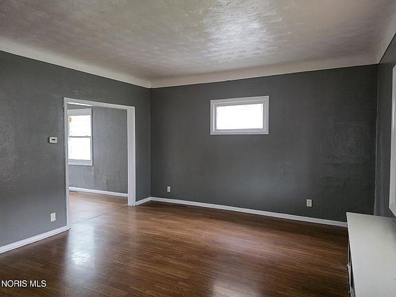 4th image of 1336 E Broadway St
