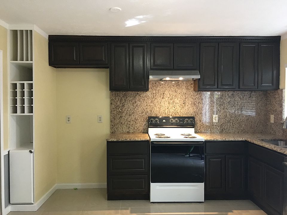 1st image of 3928 Villa Downs Dr