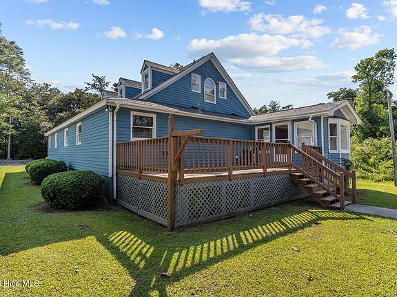 3rd image of 521 Airlie Road