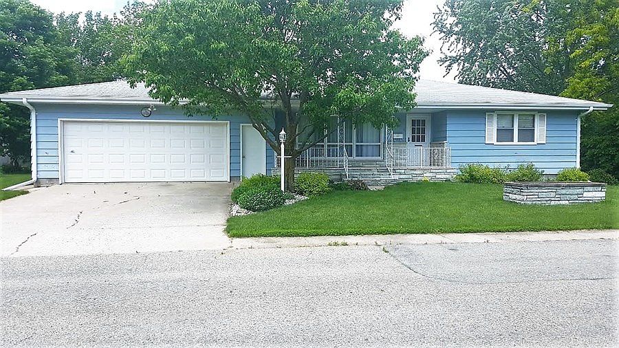 1st image of 208 5th Ave E