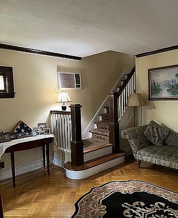 4th image of 1625 Burnett St
