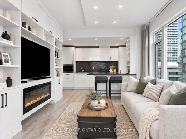 21 Widmer St #2002, Toronto, ON M5V 0B8