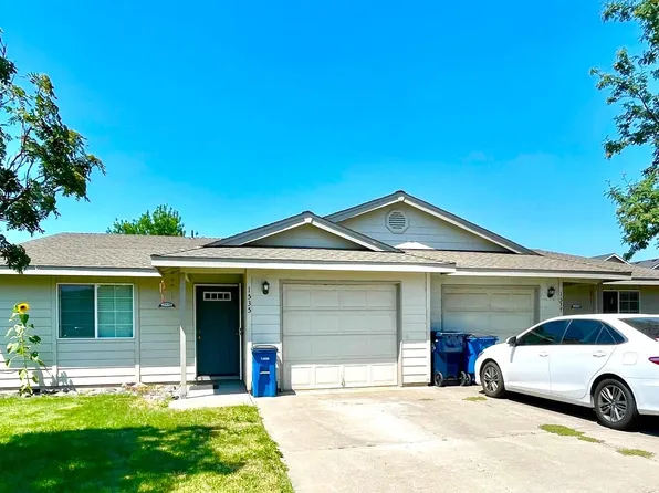 1535 NE 8th St, Redmond, OR 97756