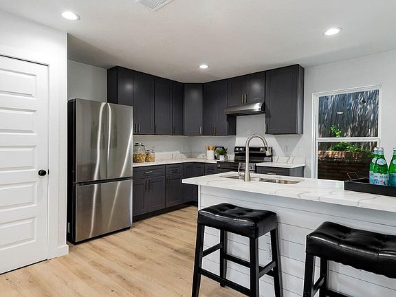 3rd image of 3418 Gibsondell Ave