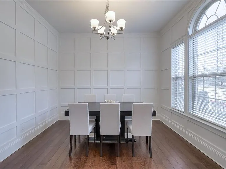453 Alderwood St — Photo 3