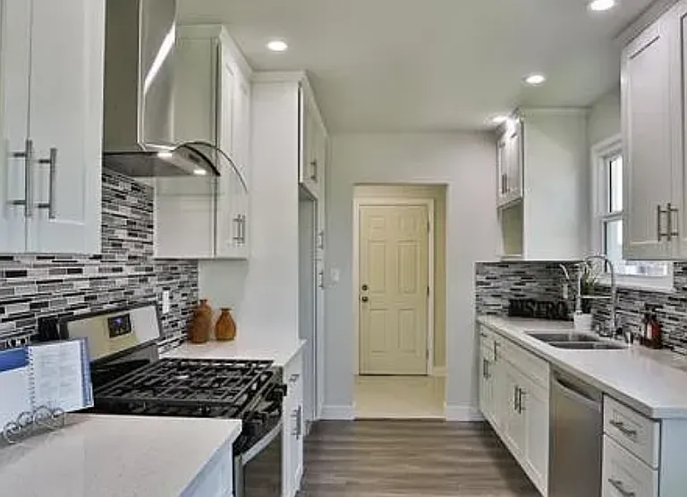 6731 Rubio Ave — Photo 8