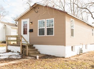 1914 W 3rd St, Dixon, IL 61021