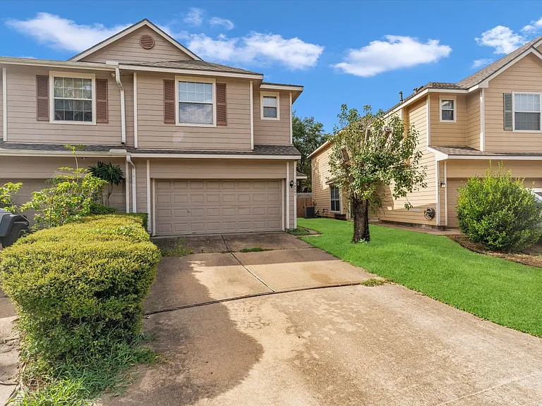 16007 Sandy Path Ln — Photo 1