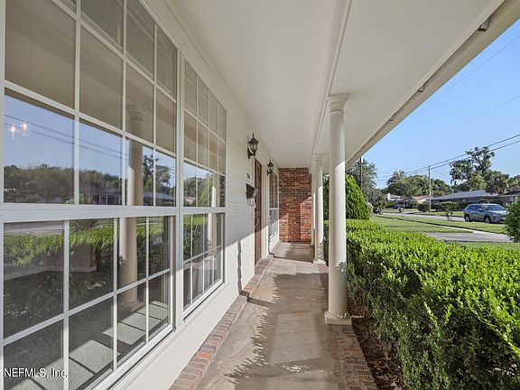 3rd image of 1346 Jamaica Ct