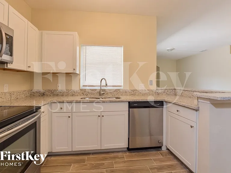 805 Cheriton St — Photo 7