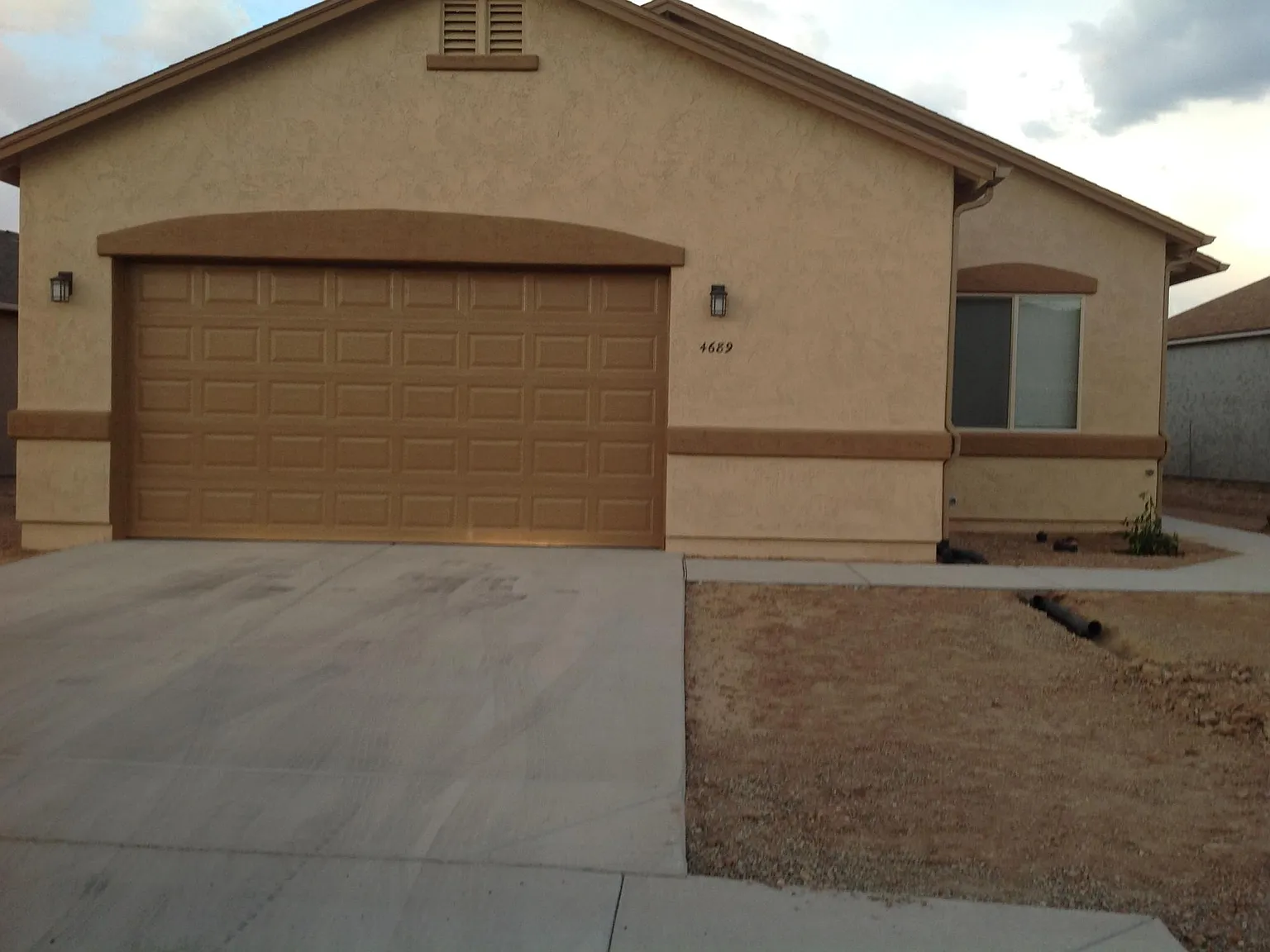 4689 N Salem Pl — Photo 1