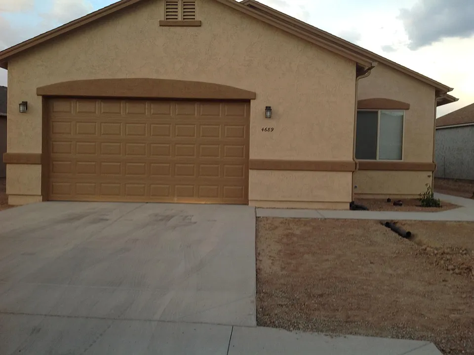 4689 N Salem Pl
