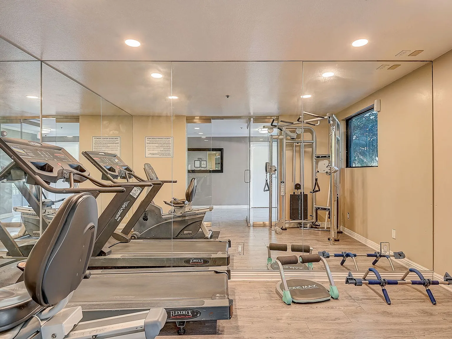 14900 Moorpark Street — Photo 3