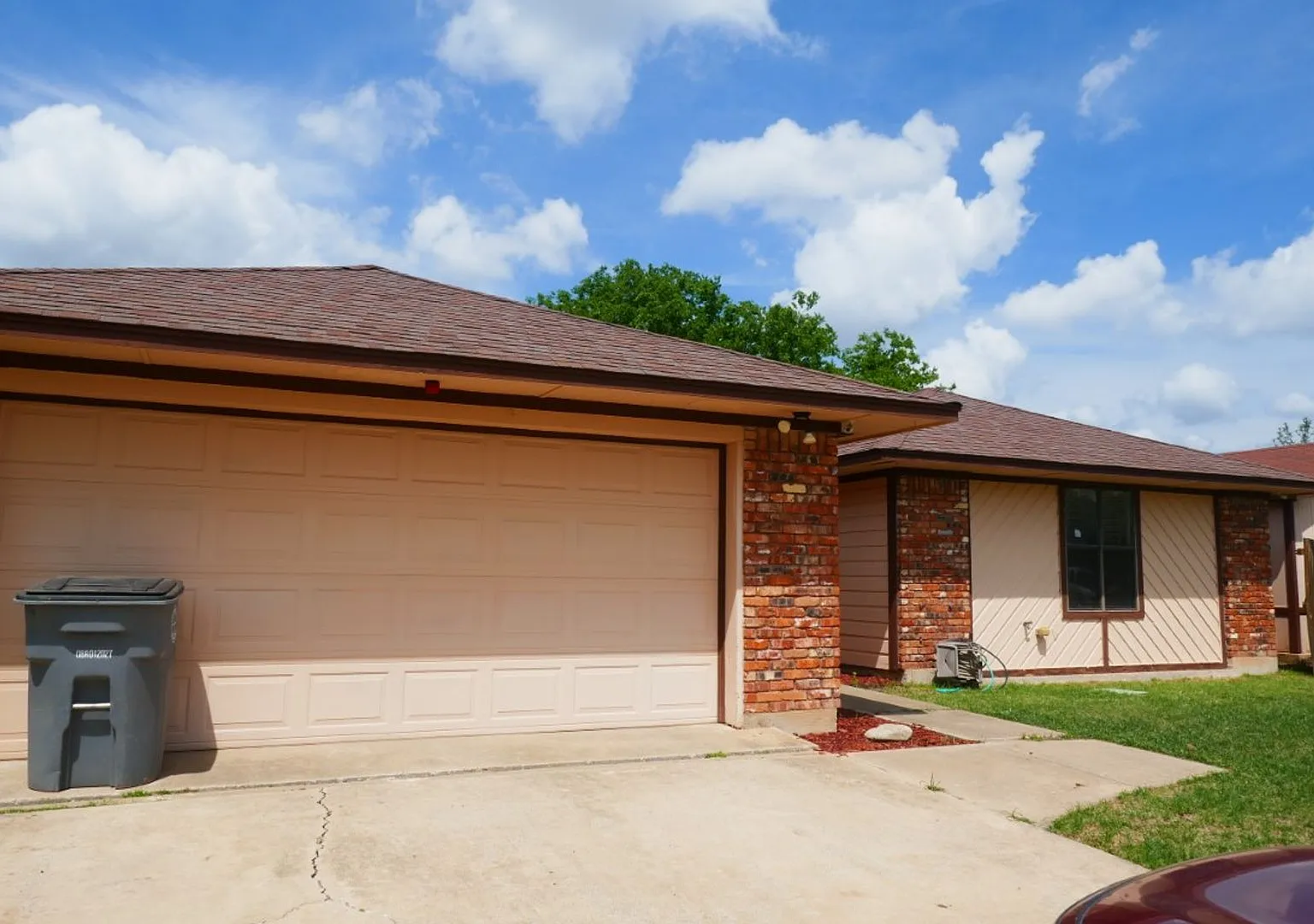 5503 NW Wilfred Dr — Photo 2