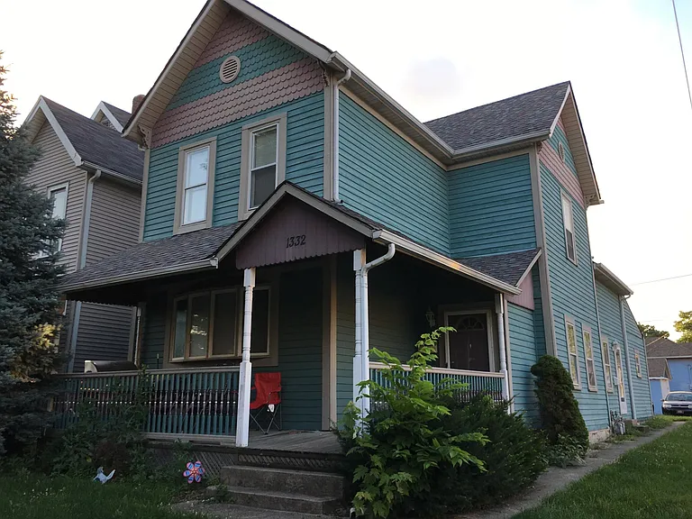 E Ohio St — Photo 1
