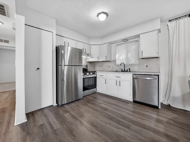 3712 Hampton Blvd — Photo 7