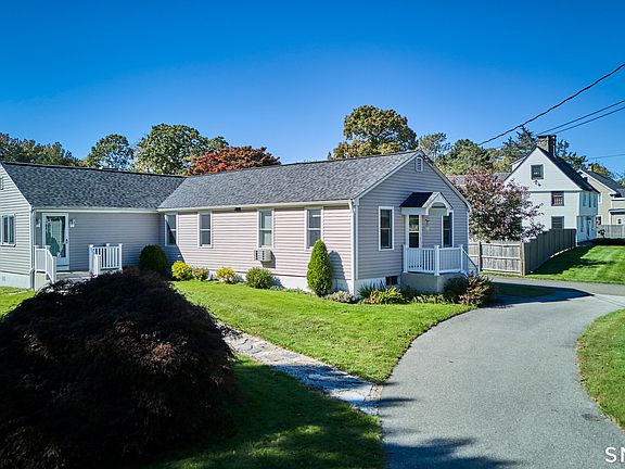 5th image of 252 Boston Post Road