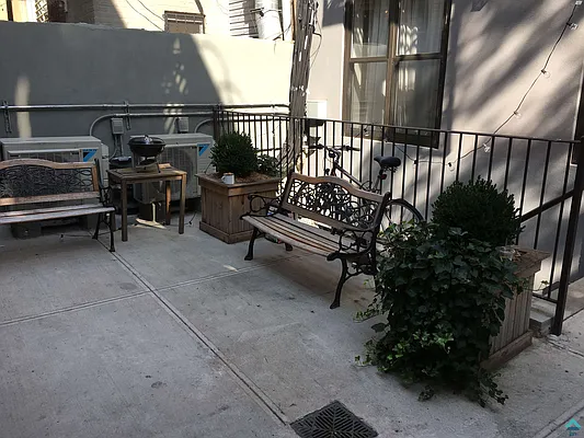 Rented by EXR | media 13