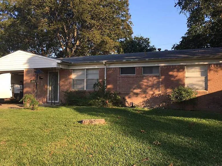 3064 Clover Dr — Photo 1