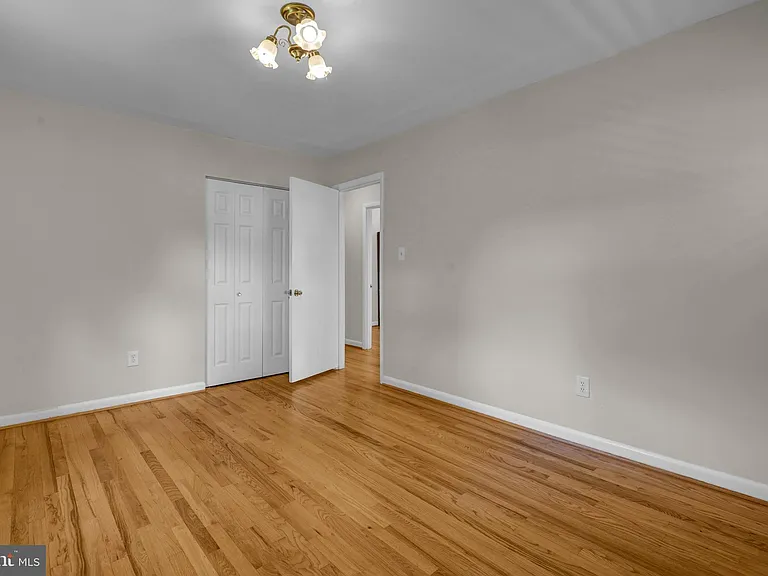 8905 Valley Forge Dr — Photo 16