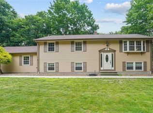 121 Shaw Dr, Glocester, RI 02857