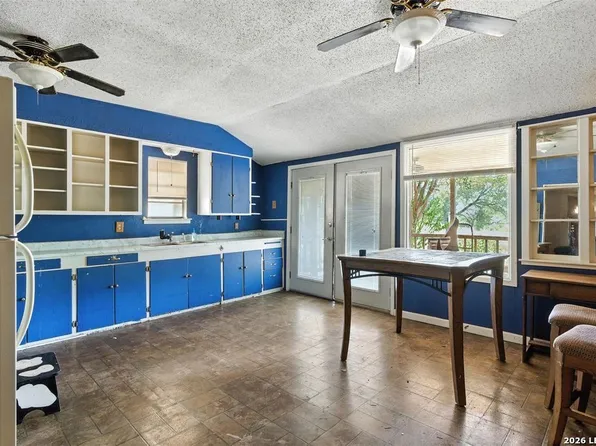 4672 Rakowitz, Adkins, TX 78101