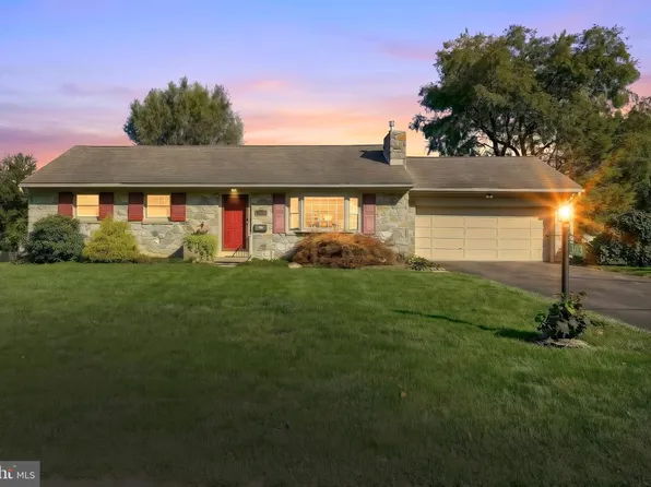 303 Rolling Ter, Leola, PA 17540
