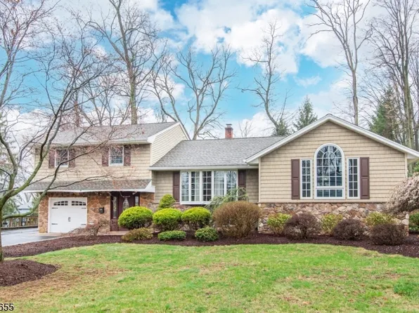 6 Beechwood Drive, Roxbury Twp., NJ 07876