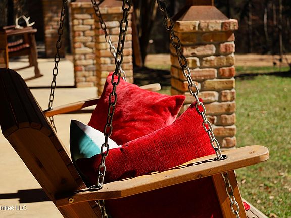 3rd image of 2052 W Topisaw Rd S