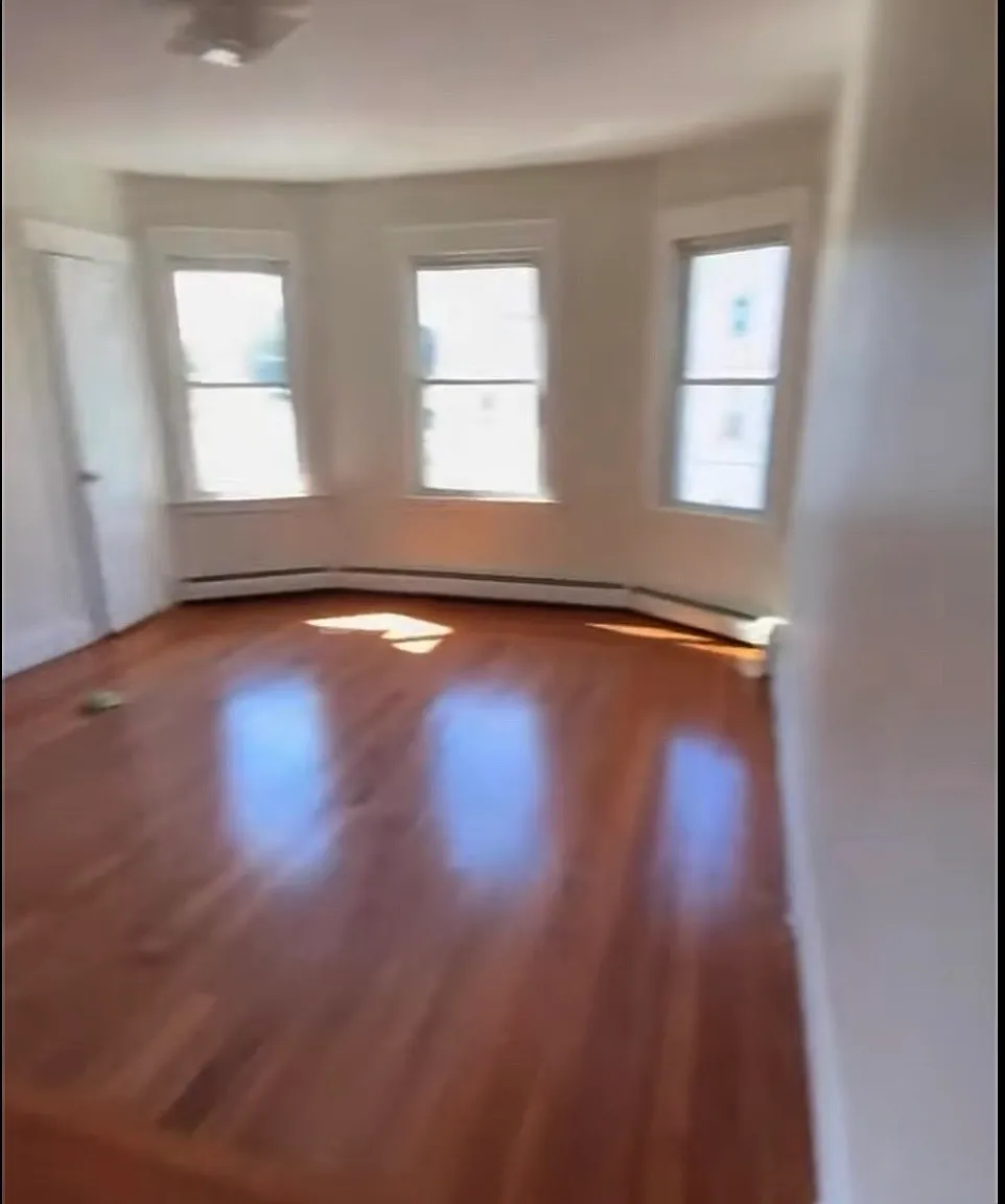 3 bed, 1200 sqft, $1,980 — Photo 3