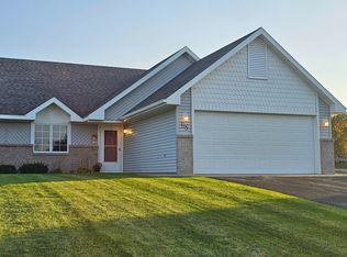 22 Sky View Ln, Morris, MN 56267