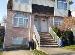 26 Wagner St #1, Staten Island, NY 10305