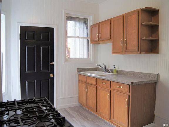 4th image of 267 Hermann St #267