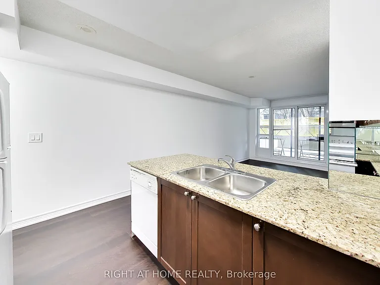 761 Bay St #313 — Photo 8