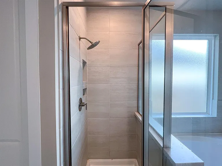 21818 Fitzroy Manor Ln — Photo 17