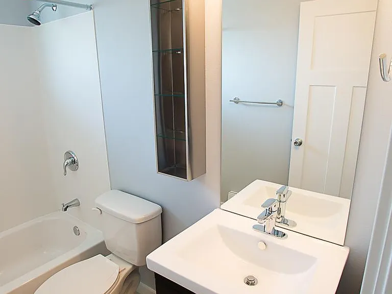 2221 E Thomas St #3 — Photo 7