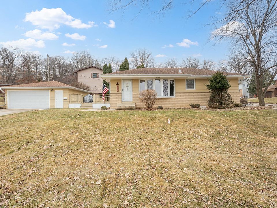 1st image of 932 24th St NW