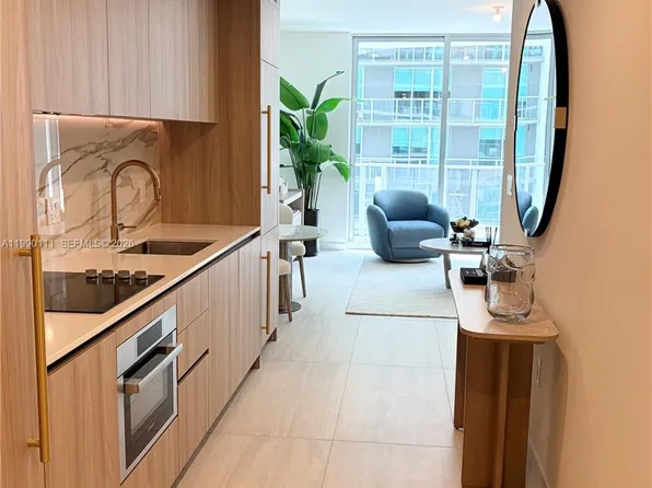 77 SE 5th St #2709, Miami, FL 33131