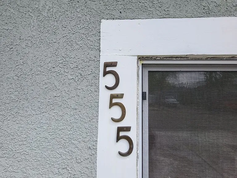 555 W Whittier Ave — Photo 1