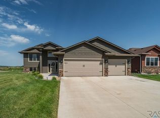 6200 S Badlands Ave, Sioux Falls, SD 57108