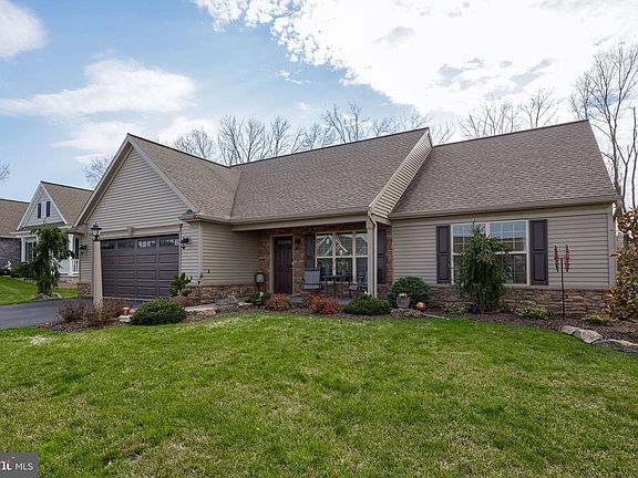 2nd image of 218 Sweet Birch Ln